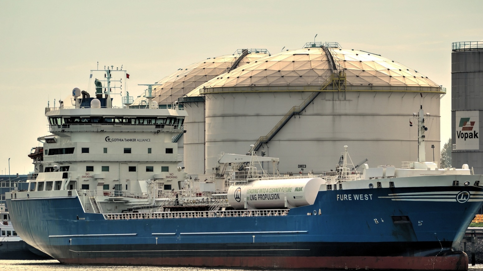 Oil tanker ship